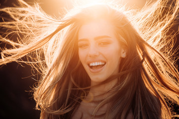 Naklejka premium Autumn woman with autumnal mood. Autumn sale for black friday. Autumn is a beautiful and colourful time of year. Morning cleaning of the skin. Ready for text slogan or product.