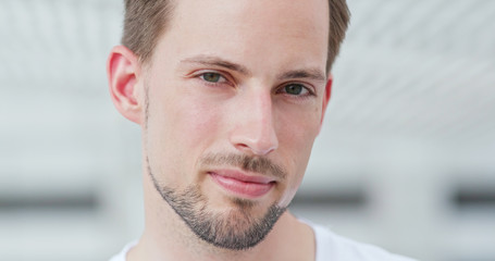 Obraz premium Caucasian man smiling