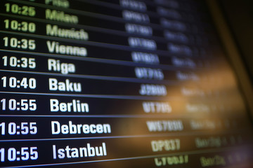 Fototapeta premium board airport departures schedule / departure of city airplanes flights font at the airport