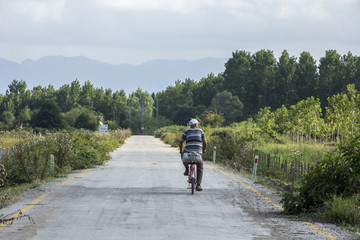 Obraz premium young man riding a bike