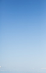 Fondo de cielo azul