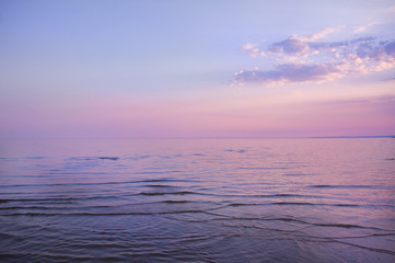 Obraz premium Calm evening beautiful sea, with beautiful flowers in the sky