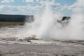 イエローストーン国立公園（クレプシドラ・ガイザー）