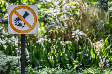 label prohibits littering