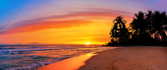 Fotobehang Sunset at the tropical beach © Netfalls