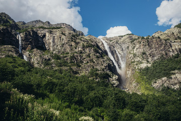Fototapeta na wymiar Beautiful mountain falls