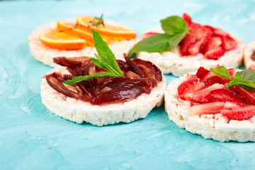 Snack with rice crispbread and fresh fruits