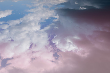 Obraz premium Beautiful clouds at sunset, warm summer evening