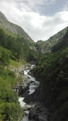 Fototapeta na wymiar Wildbach in den Zillertaler Alpen