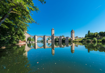 Pont Valentre in Cahors, France. - obrazy, fototapety, plakaty