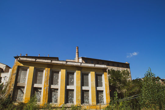 Vecchi edifici non pi&ugrave; utilizzati