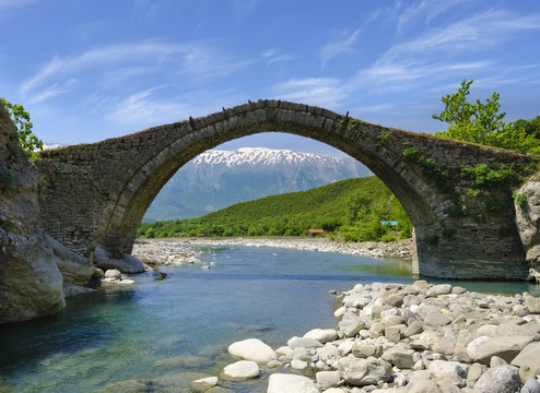 Albania, Gjirokaster, Fir of Hotove-Dangelli National Park, old Ottoman arch bridge Ura e Kadiut