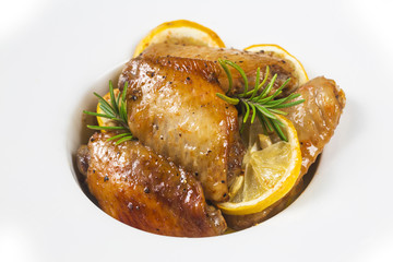 Chicken wings with black pepper and lemon