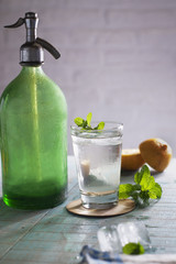bebida de limon y menta