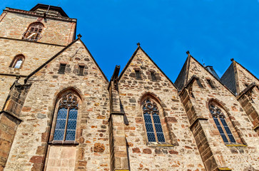 Fototapeta na wymiar Die gotische Walpurgiskirche, evangelische Hauptkirche von Alsfeld in Hessen.
