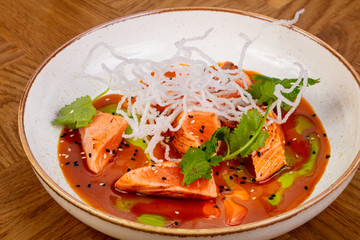 Tataki salmon with sauce