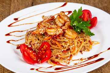 Wok noodle with prawn