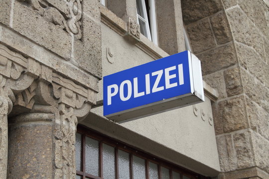 Schild einer Polizeiwache 3