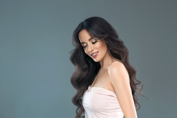 Naklejka premium Beautiful hairstyle brunette long hair woman classic hairs curly