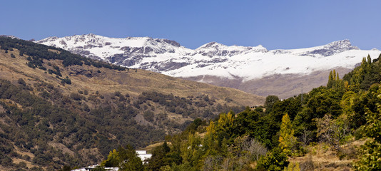 PAnorama der spanische Bergregion Sierra Nevada in Andalusien