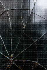 罅のあるガラス