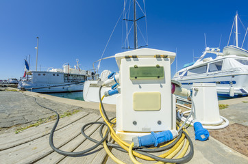 borne branchement électrique pour bateaux
