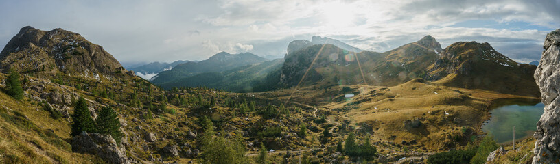 Panorama der Aussicht am Valparolapass