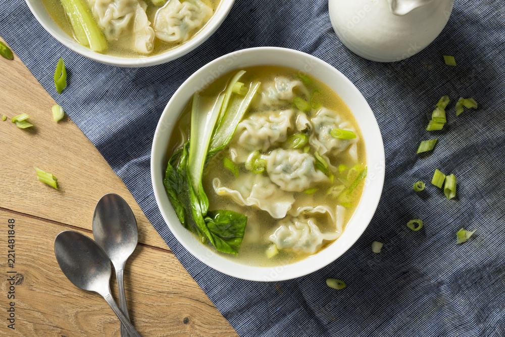 Wall mural Homemade Chinese Wonton Soup