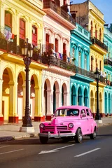 Keuken foto achterwand Havana Klassieke auto en kleurrijke gebouwen bij zonsondergang in Oud Havana