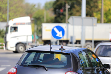 Antena radiowa i radia sibi na dachu samochodu osobowego. © Stanisław Błachowicz