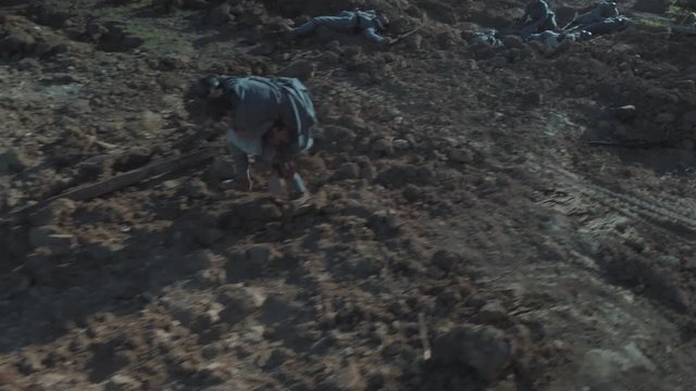 War Doctor Save a Wounded French Soldiers of the World War I in the Front Line 5