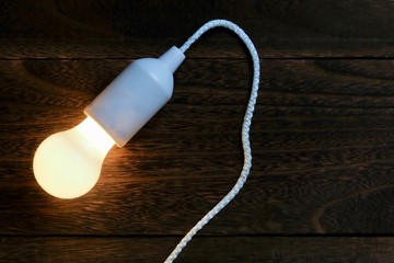 明かりを灯す