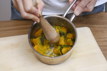 かぼちゃすりつぶし