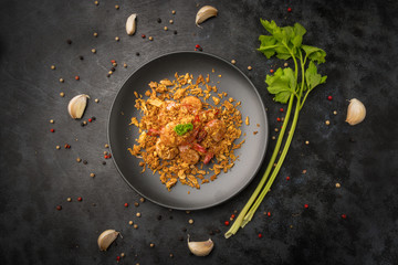 Fried shrimp with garlic, pepper