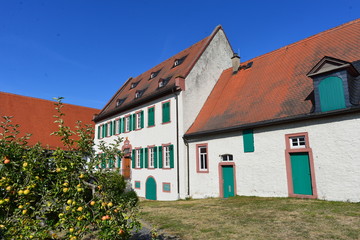 Pfarrhof der kath. Pfarrkirche St. Remigius in Ober-Mörlen