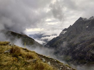 Morgendlicher Nebel über dem Col de Salenton in Charmonix