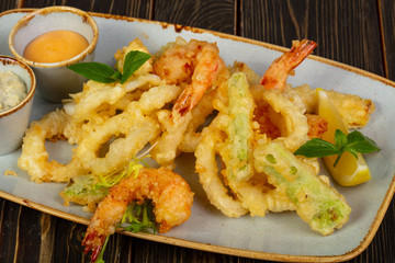 Prawn tempura with vegetables