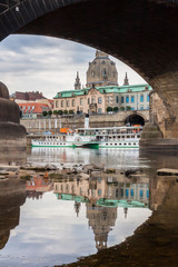 Fototapeta premium Dresden bei Niedrigwasser