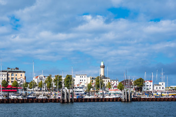 Naklejka premium Blick auf den Leuchtturm von Warnemünde