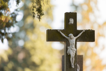 Kreuz auf Friedhof