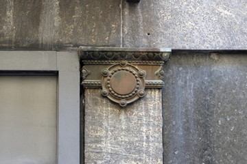 ornamento architettonico in metallo