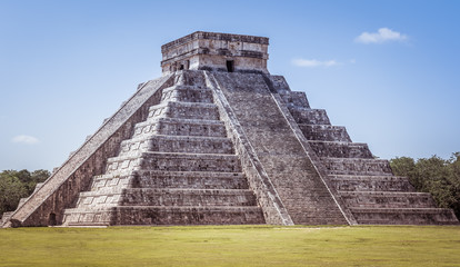Old maya temple in Chichén Itzá, mexico