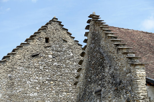 Toits en lauzes dans le bugey