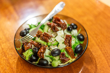 Salad of dried tomatoes, olives and tofu