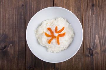 Rice porridge with apricots