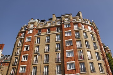 Fototapeta na wymiar Immeuble ancien du quartier du petit Montrouge à Paris