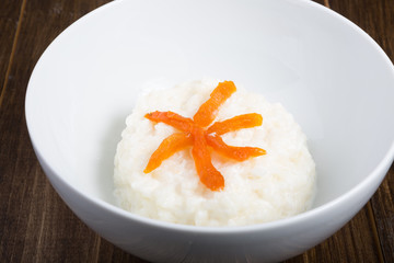 Rice porridge with apricots