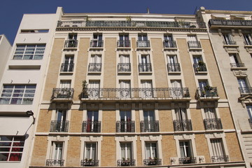 Fototapeta na wymiar Immeuble du quartier Saint-lambert à Paris