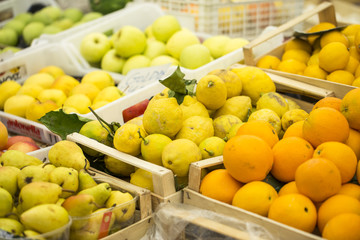 Citrus fruit, lemon and oranges in a market in italy