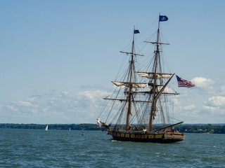 Fototapeta na wymiar Sailboat on Lake Erie